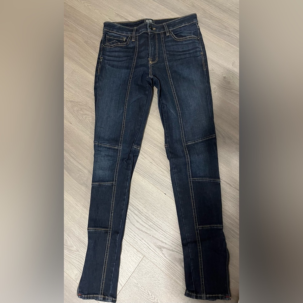 Dark Wash Women's Skinny Jeans